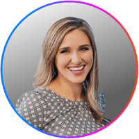 Pawlak_TaraHeadshot_light_with gradient